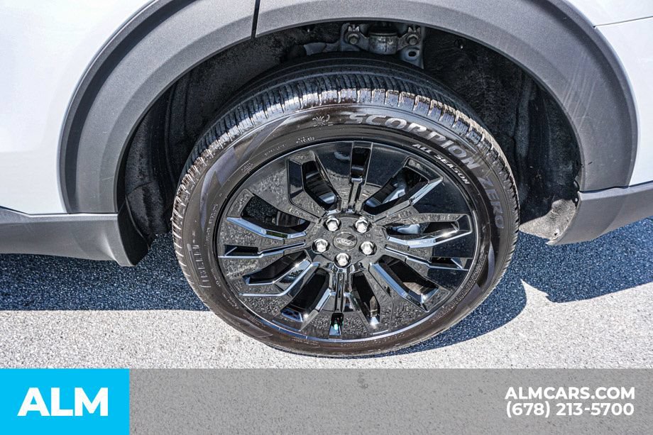 Used 2025 Ford Explorer Platinum w/ LUX Leather Package AWD/4WD image 16