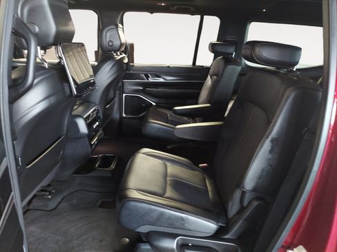 Used 2023 Jeep Wagoneer Series III w/ Premium Group I RWD image 24