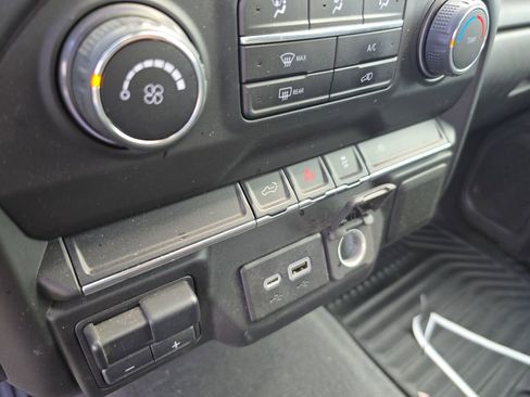 Used 2022 Chevrolet Silverado 2500 Custom w/ Custom Value Package image 24