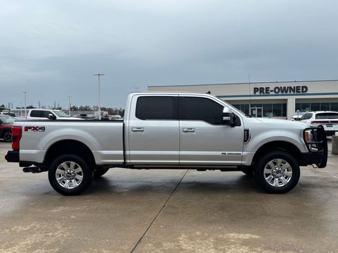 Used 2019 Ford F250 Platinum w/ Platinum Ultimate Package image 2