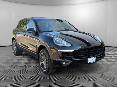 Used 2018 Porsche Cayenne S Platinum AWD/4WD image 7