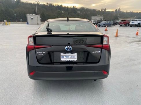 Certified 2022 Toyota Prius LE image 8