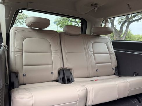 Used 2024 Lincoln Navigator L Reserve image 21