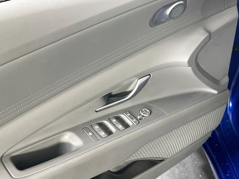 Used 2023 Hyundai Elantra SEL image 17