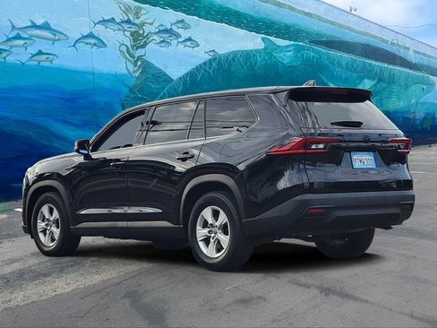 Used 2025 Toyota Grand Highlander FWD image 2