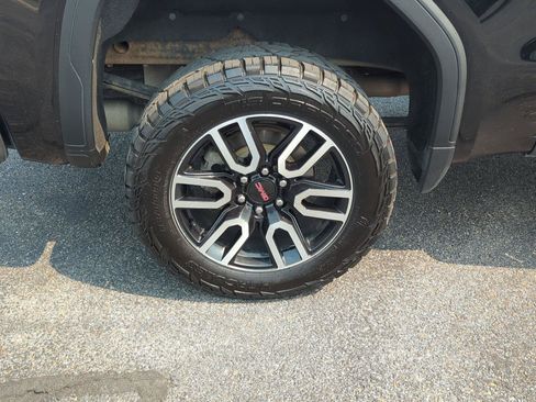 Used 2022 GMC Sierra 1500 AT4 w/ AT4 Premium Package AWD/4WD image 7