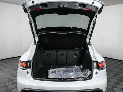 Certified 2026 Porsche Macan Turbo AWD/4WD image 31