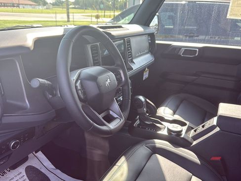 New 2025 Ford Bronco Badlands image 4