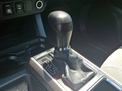 Used 2019 Toyota Tacoma SR5 AWD/4WD image 15