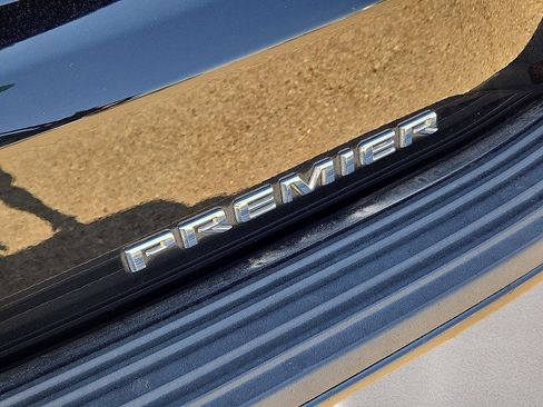 Used 2022 Chevrolet Suburban Premier AWD/4WD image 12