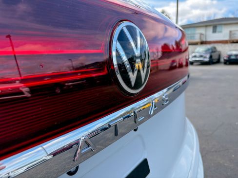 Used 2025 Volkswagen Atlas Cross Sport SE w/ Panoramic Sunroof Package image 9
