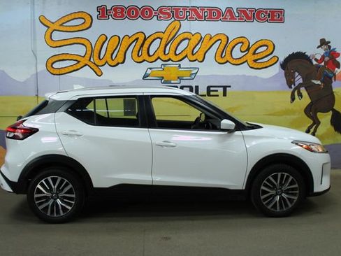 Used 2021 Nissan Kicks SV FWD image 1