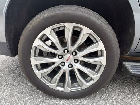 Used 2022 GMC Yukon Denali w/ Denali Premium Package RWD image 19
