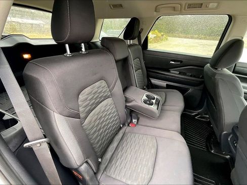 Used 2022 Nissan Pathfinder SV image 25