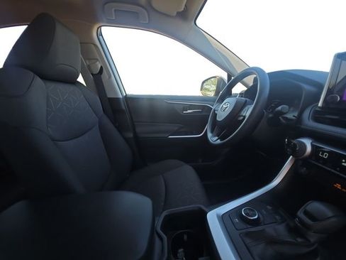 Used 2025 Toyota RAV4 XLE AWD/4WD image 15