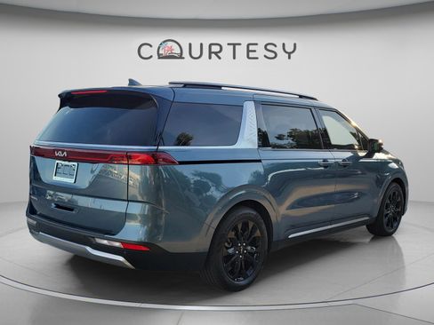 Used 2024 Kia Carnival SX Prestige FWD image 3