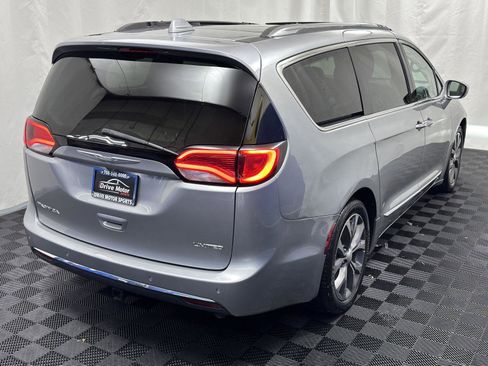 Used 2017 Chrysler Pacifica Limited image 12