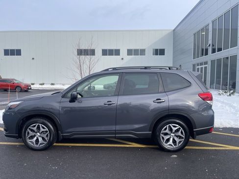 Used 2023 Subaru Forester Premium image 8