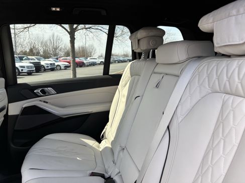 Used 2026 BMW X7 M60i image 32
