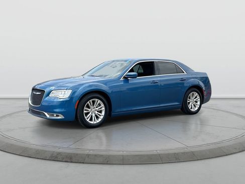 Used 2021 Chrysler 300 Touring w/ Driver Convenience Group RWD image 4