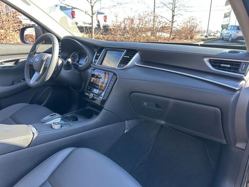 Certified 2025 INFINITI QX50 Pure image 23