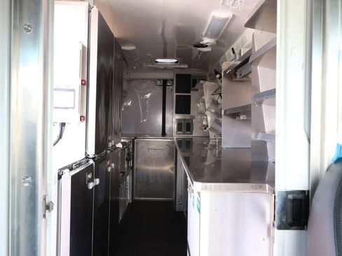 Used 2022 Mercedes-Benz Sprinter 4500 w/ Parking Package image 10