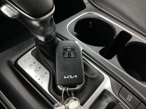 Used 2024 Kia Carnival LX FWD image 41