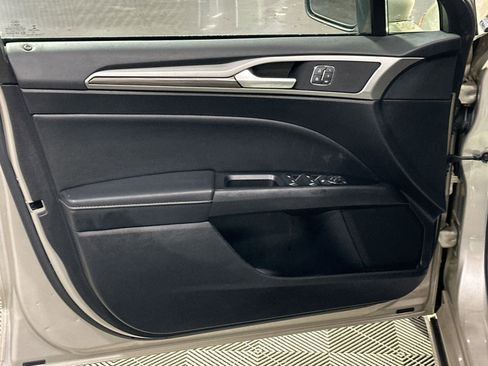 Used 2019 Ford Fusion SEL image 15