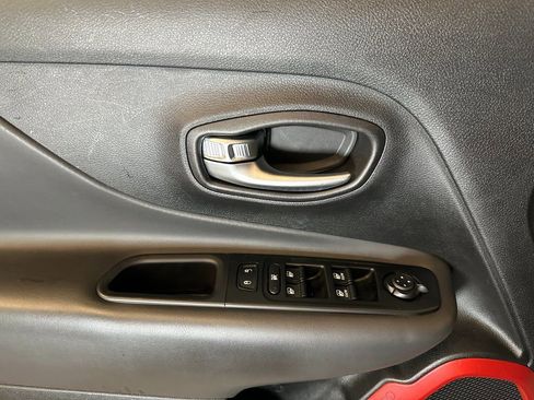 Used 2020 Jeep Renegade Trailhawk w/ Cold Weather Group image 18