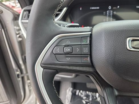 Used 2025 Jeep Grand Cherokee Altitude AWD/4WD image 31