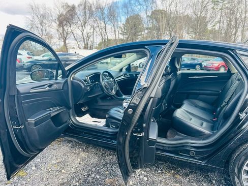 Used 2018 Ford Fusion Titanium image 19