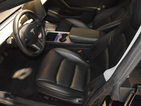 Used 2022 Tesla Model 3 RWD image 2
