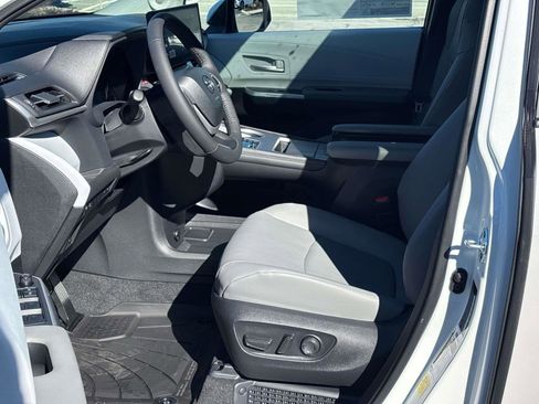 New 2026 Toyota Sienna XLE image 6
