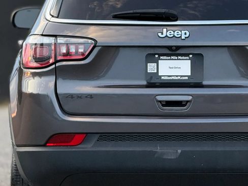 Used 2019 Jeep Compass Latitude w/ Cold Weather Group AWD/4WD image 13