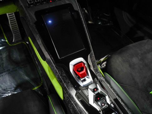 Used 2022 Lamborghini Huracan EVO RWD image 12