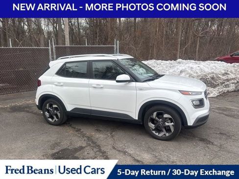 Used 2023 Hyundai Venue SEL w/ Cargo Package image 4