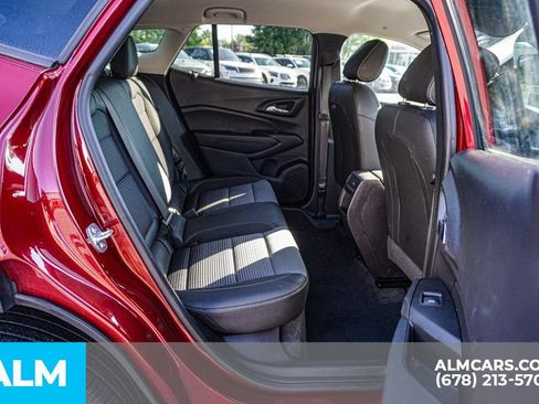 Used 2025 Chevrolet Trax LT FWD image 21