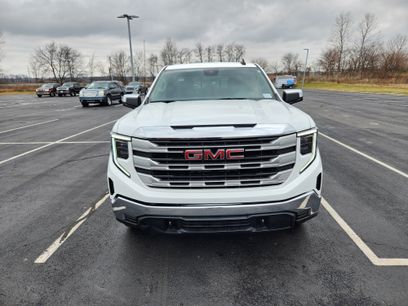 New 2025 GMC Sierra 1500 SLE w/ Preferred Package