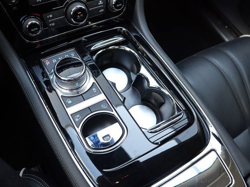 Used 2018 Jaguar XJ R-Sport image 29