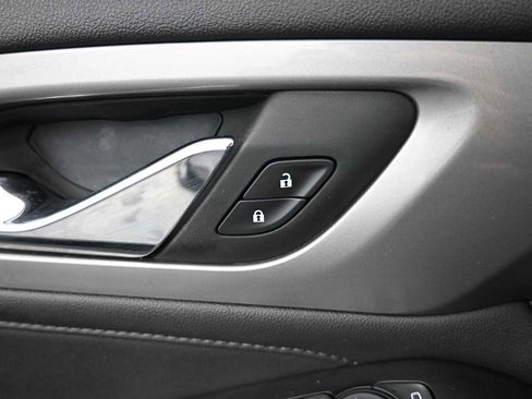 Used 2023 Chevrolet Traverse LT FWD image 19