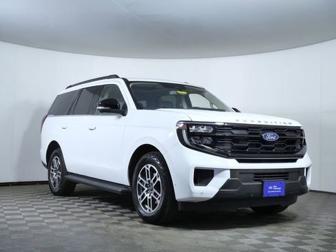 Certified 2025 Ford Expedition Active AWD/4WD image 1