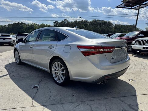 Used 2014 Toyota Avalon Limited w/ Technology Package FWD image 11
