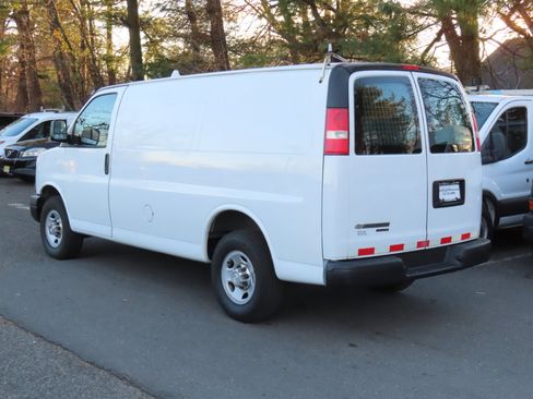 Used 2015 Chevrolet Express 2500 image 4