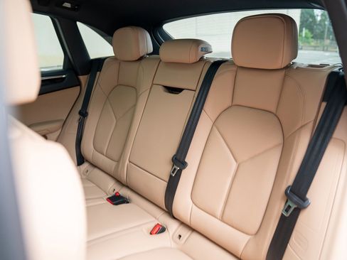 Certified 2026 Porsche Macan image 23