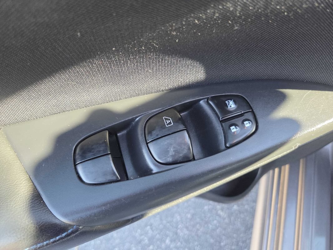 Used 2017 Nissan Sentra SR w/ Driver's Assist Package FWD image 16