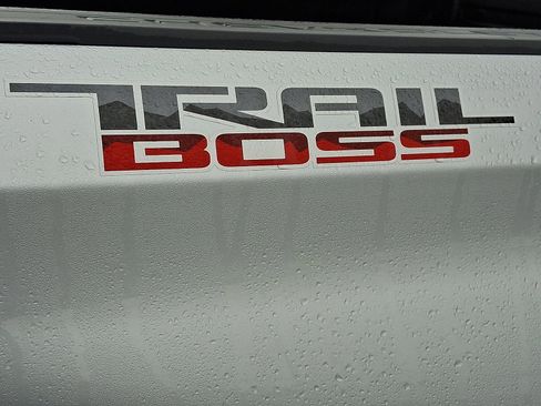 Used 2022 Chevrolet Silverado 1500 LT Trail Boss w/ Convenience Package II image 32