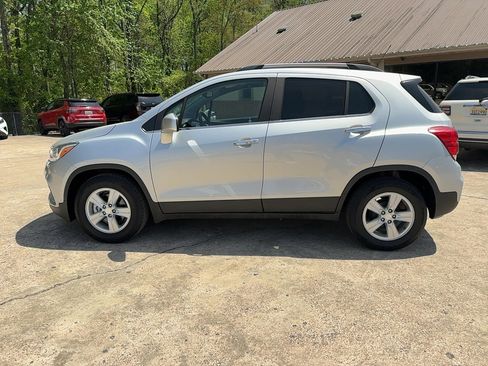 Used 2019 Chevrolet Trax LT w/ LT Convenience Package FWD image 8