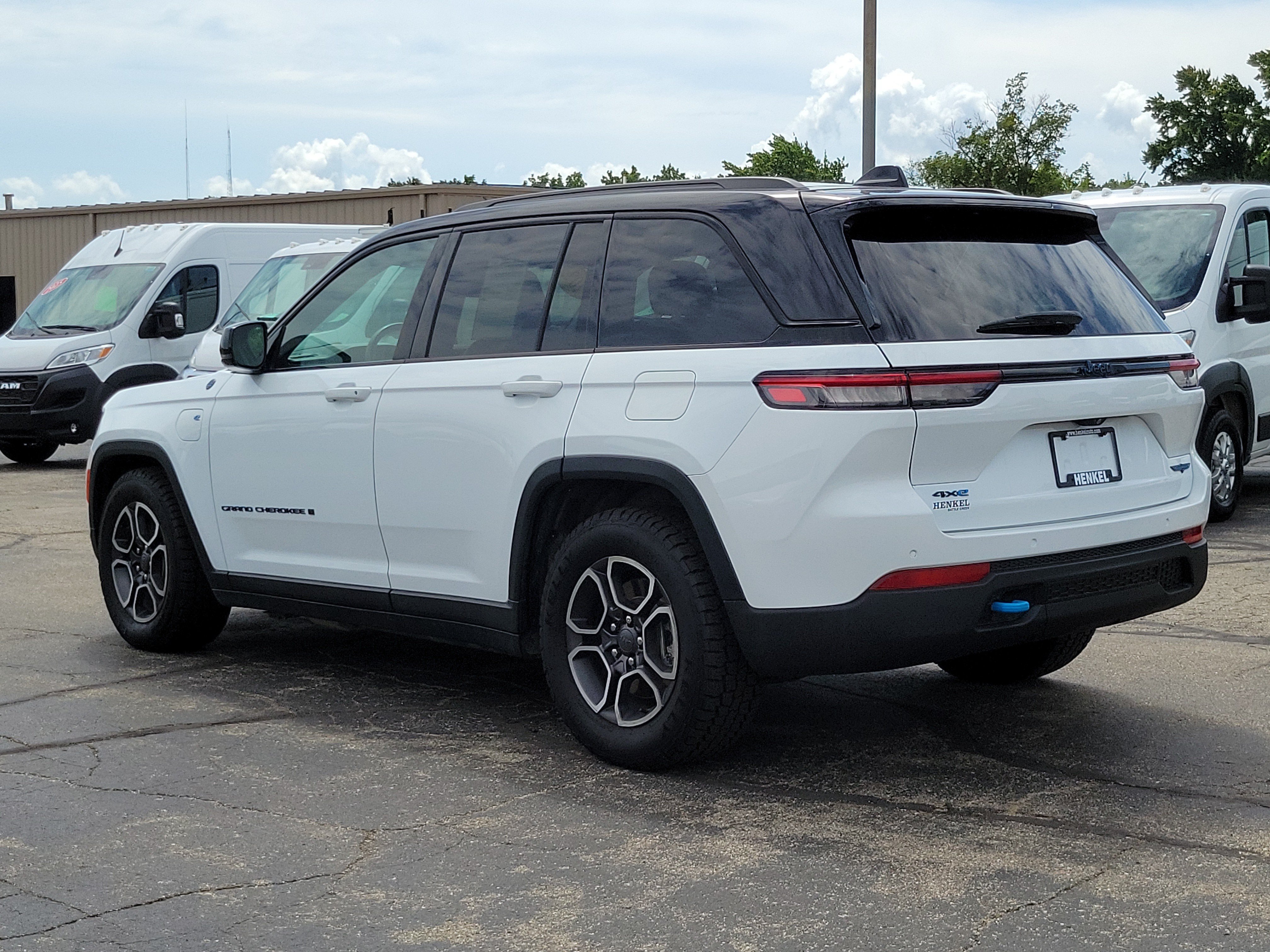 Used 2023 Jeep Grand Cherokee Trailhawk AWD/4WD image 3