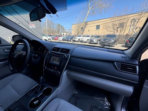 Used 2016 Toyota Camry LE FWD image 14