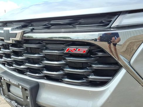 Used 2025 Chevrolet Trax RS FWD image 6